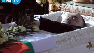 БЛИЦ TV : Близки и приятели си взеха последно сбогом днес с Павел Чернев