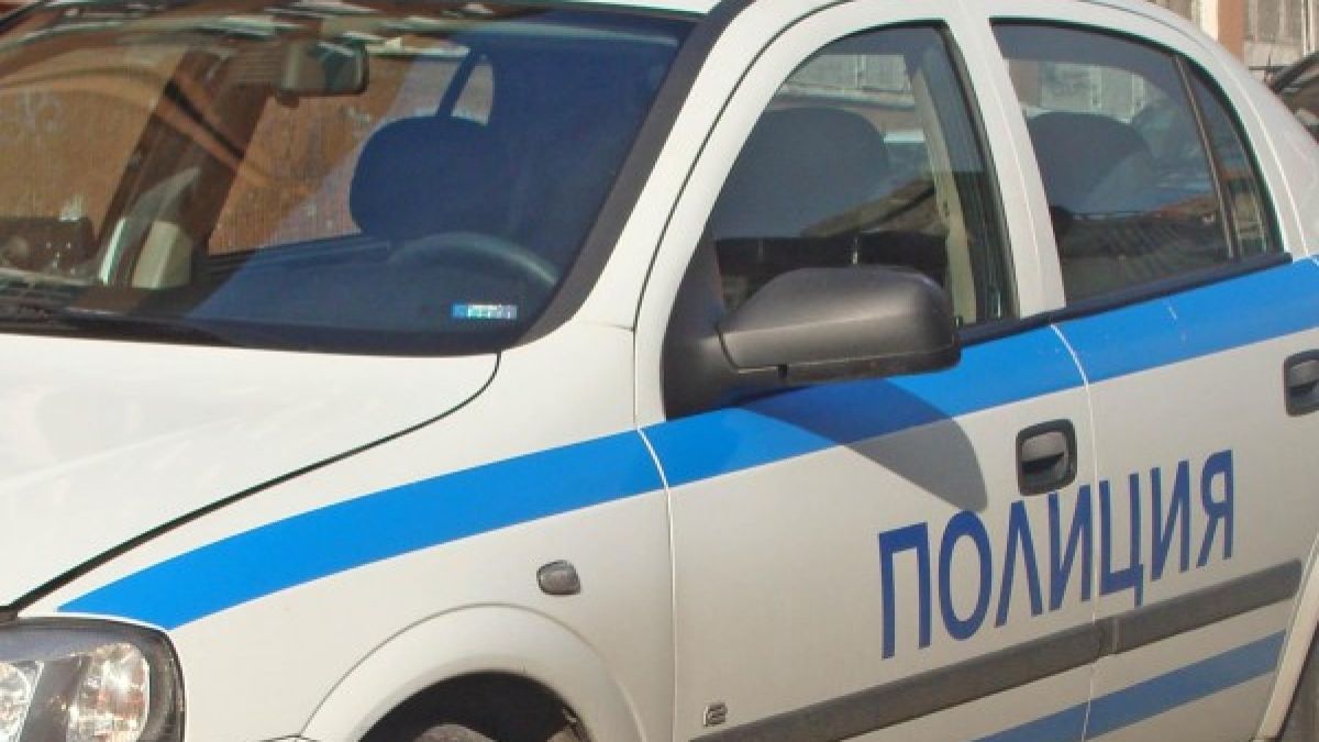 Пиян шуменец буйства на улицата, сипе обиди по полицаите 