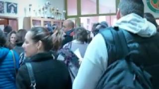 Родители на опашка цяло денонощие, за да запишат децата си в първи клас