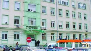 Полицаят, пребит от роми в Сливен, дойде в съзнание, оперират го