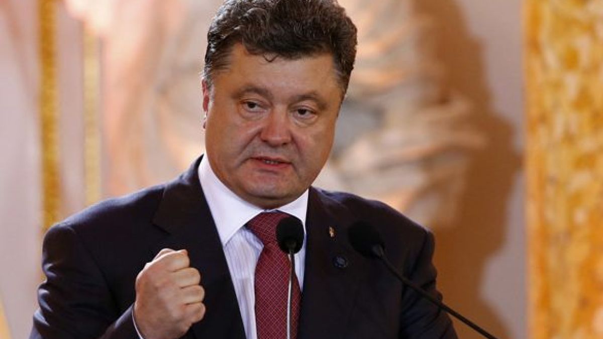 Киев увърта за "Панамските досиета": Антикорупционните власти нямали правомощията да разследват Порошенко