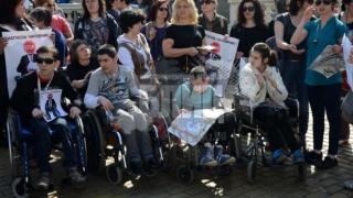 Служител на социалното министерство обижда майките на деца с увреждания (ВИДЕО)