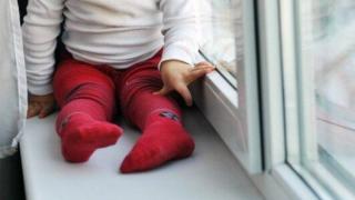 Родено с късмет! Бебе падна от петия етаж и оцеля 