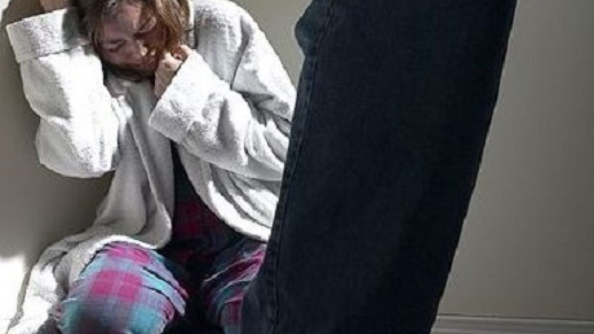 Жена с натрошени ребра след зверски побой, открита безпомощна на изоставен строеж
