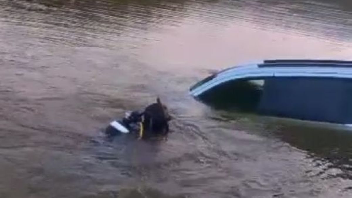 Екшън! Джип цопна в язовир "Агов дол", водолази го вадят, рибари се бъзикат (ВИДЕО)