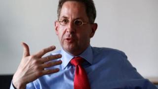 Немски шпионин твърди:ДАЕШ питат феновете си кой град да ударят първо 