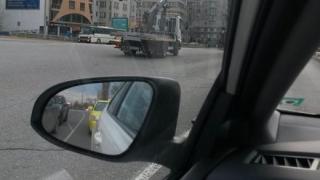 Шофьор на паяк в София нагло гази правилата за движение (ВИДЕО)