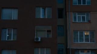 Пълен абсурд! Пет месеца този блок в столицата е без ток въпреки платените сметки (СНИМКИ)