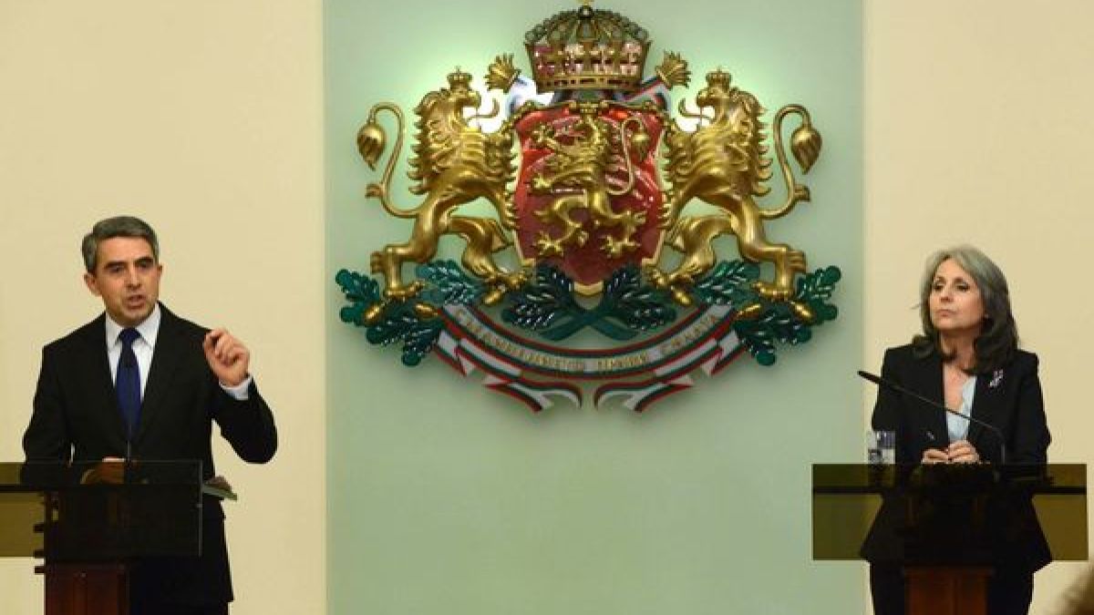 Попова прониза Плевнелиев - обвини го, че мълчи за изказването на турски политици за партията на Местан!