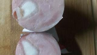 Пълен отврат! Домакиня си купи шунка, но като я разряза остана шокирана (СНИМКИ)