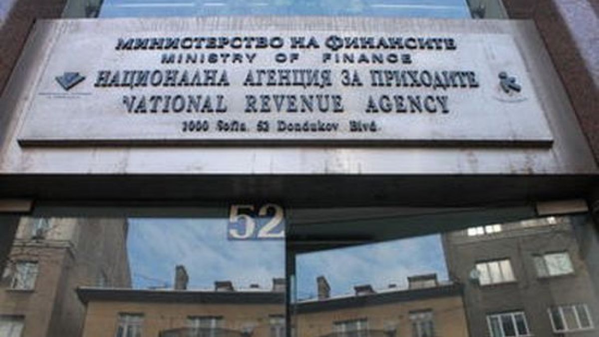 НАП проверява всички българи в панамската афера 