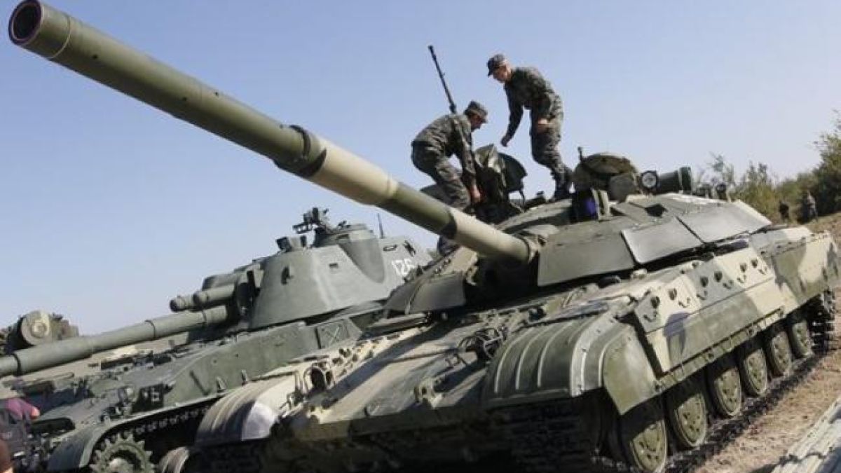 Наливат 2 млрд. лева за военна техника
