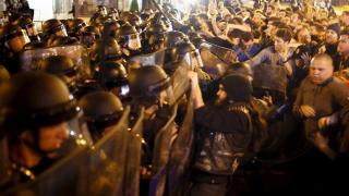 Напрежението расте! Трета вечер на протести в Скопие (ВИДЕО)
