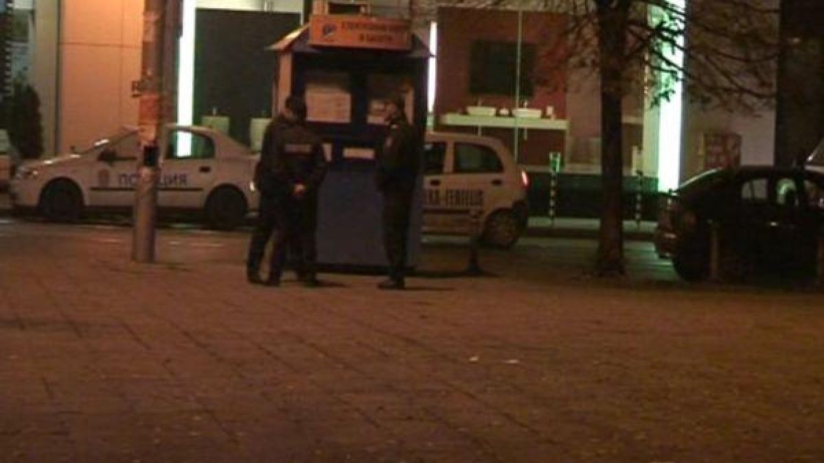 Първо в БЛИЦ: Сигнал за бомба разпръсна травестити в София! 