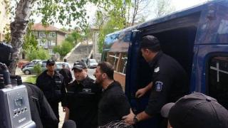 БЛИЦ TV: Перата влезе в съда с "Да живее България!" (СНИМКИ)
