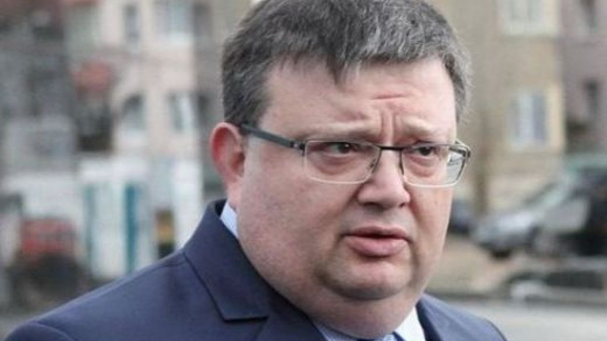 Цацаров разкри колко плащат за носенето на бурка в Пазарджик