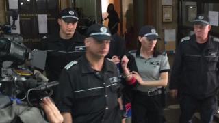 Първо в БЛИЦ: Напрежение пред съда във Варна, роднините на Александра се бунтуват! (СНИМКА)