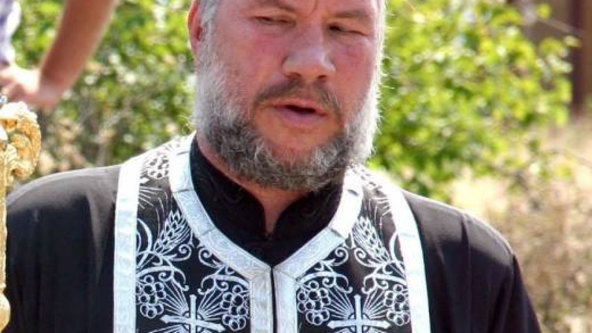 Предлагат отец Боян Саръев за президент