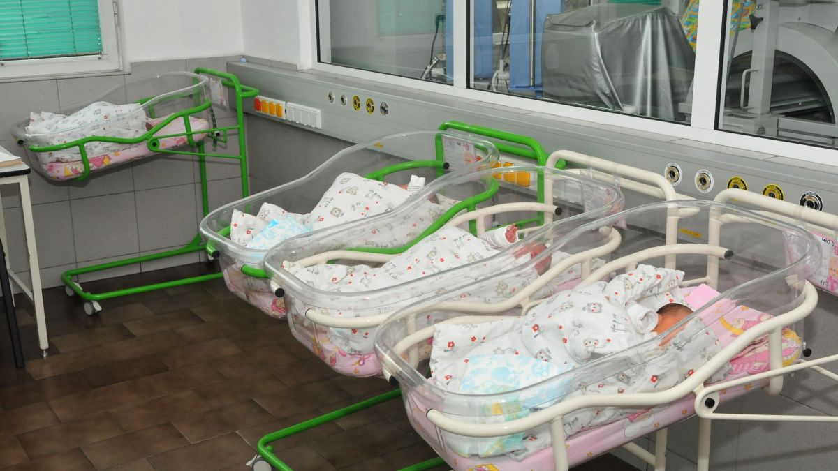 Акушерки "изкрейзват" след 37 часа работа