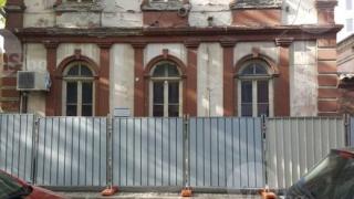 Прокуратурата дири виновника за сградата, която за малко не уби бебе