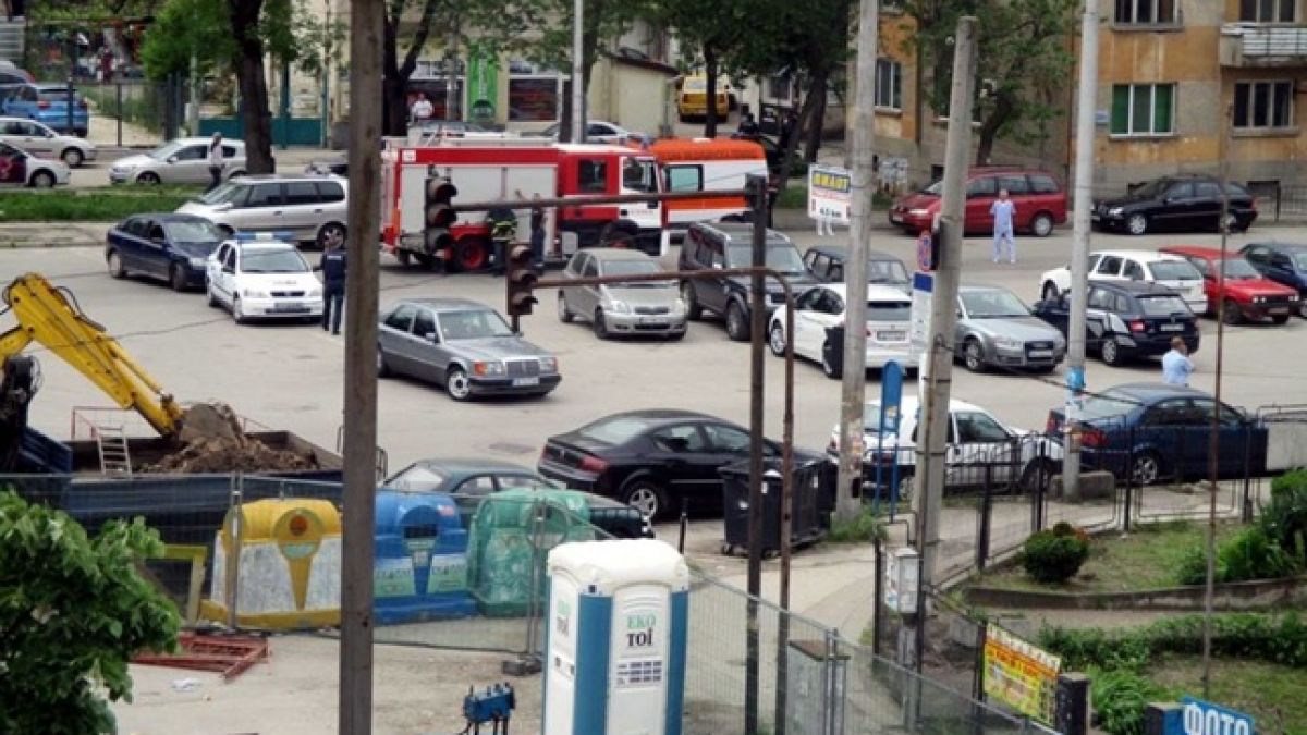 Паника в Плевен! Отцепиха центъра заради съмнителен пакет
