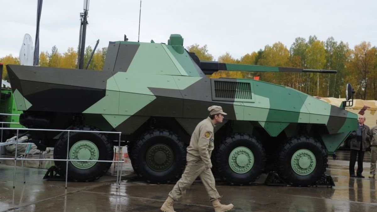 Русия въоръжава пехотата със страховития 32-тонен "Атом"