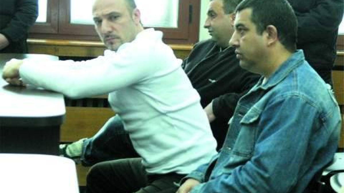 Първо в БЛИЦ: Малкия Канар арестуван, докато спи с жена си