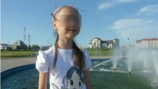  Изрод уби 11-годишна съученичка на сина си, момиченцето издъхна в ръцете на майка си