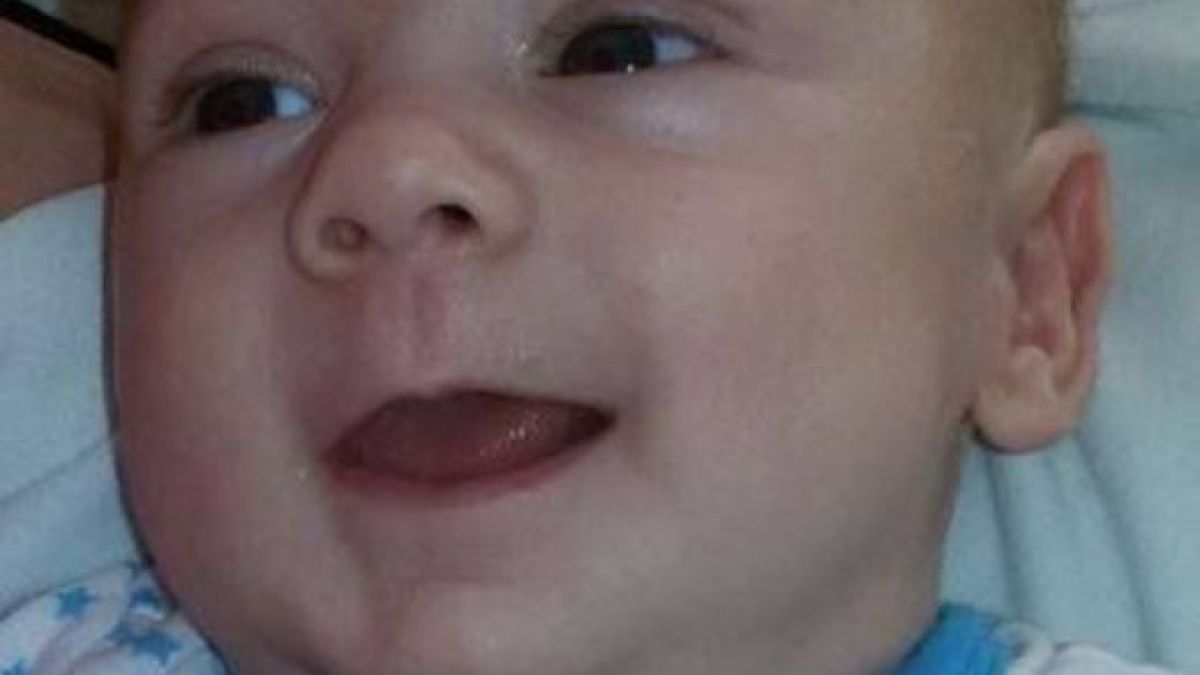 Родители се събират на протест пред Фонда за лечение на деца в чужбина