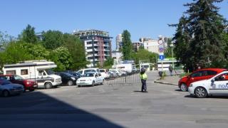 Първо в БЛИЦ: Пълна лудница пред КАТ!