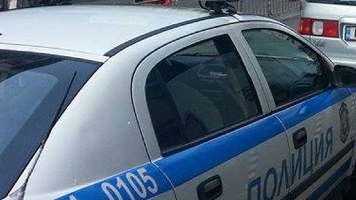 Бус със сладкари се обърнал край Калофер 