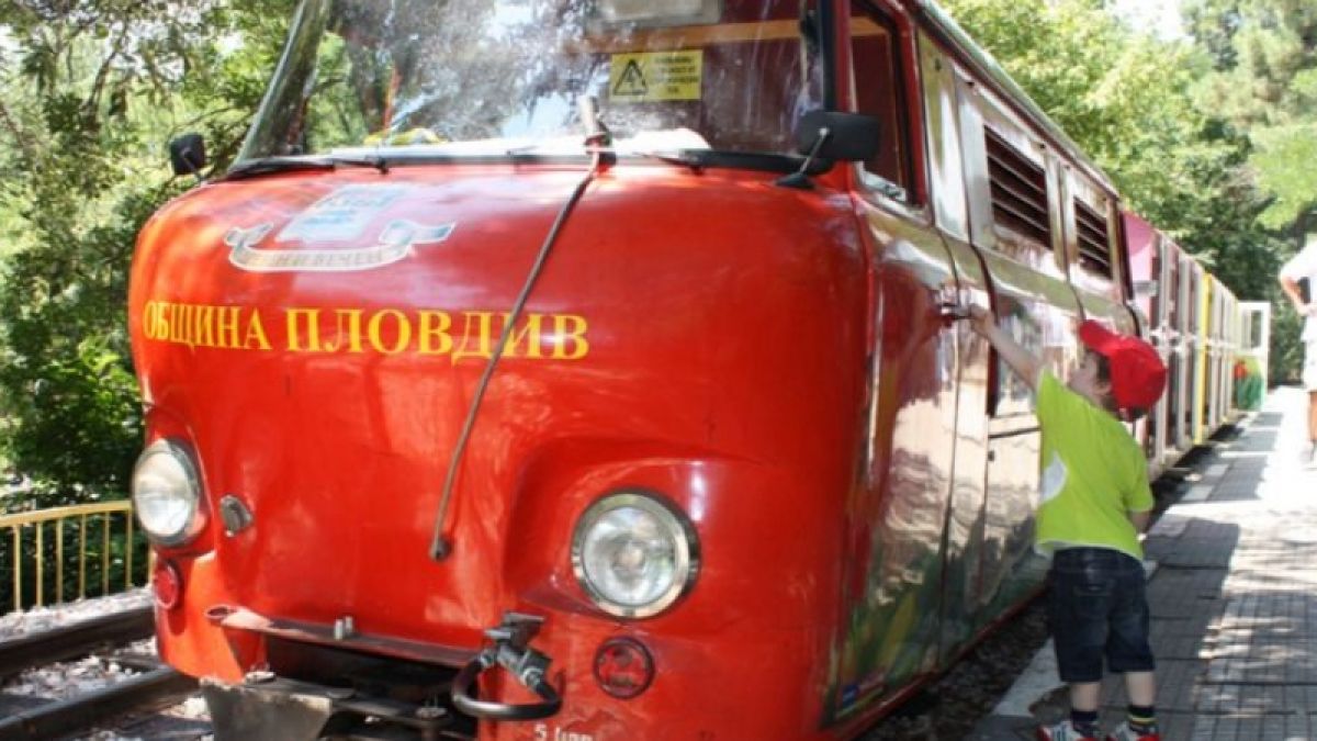 Добрата новина: Детската железница в Пловдив отново потегли! Знаете ли историята й? (СНИМКИ)