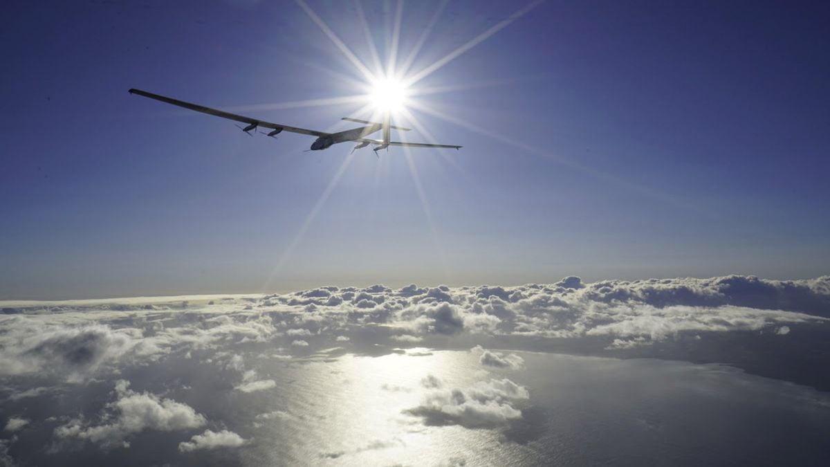 Соларният самолет Solar Impulse 2 измина 4000 км за три дни (СНИМКИ)