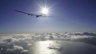 Соларният самолет Solar Impulse 2 измина 4000 км за три дни (СНИМКИ)