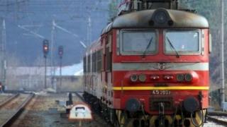 Призрачен влак с два вагона и четирима пътници пламна край Стражица