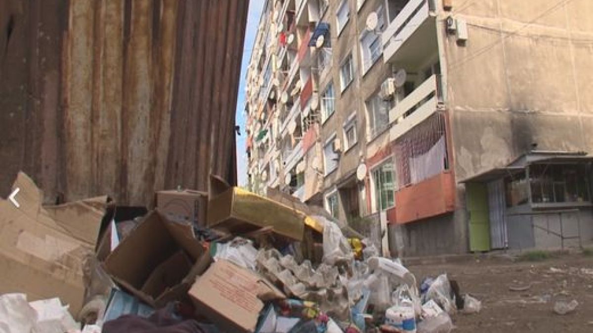 "Столипиново" протестира с танци– в махалата било мръсно