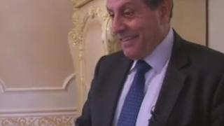Ромски блясък: Бат Сали показа къщата си (ВИДЕО)