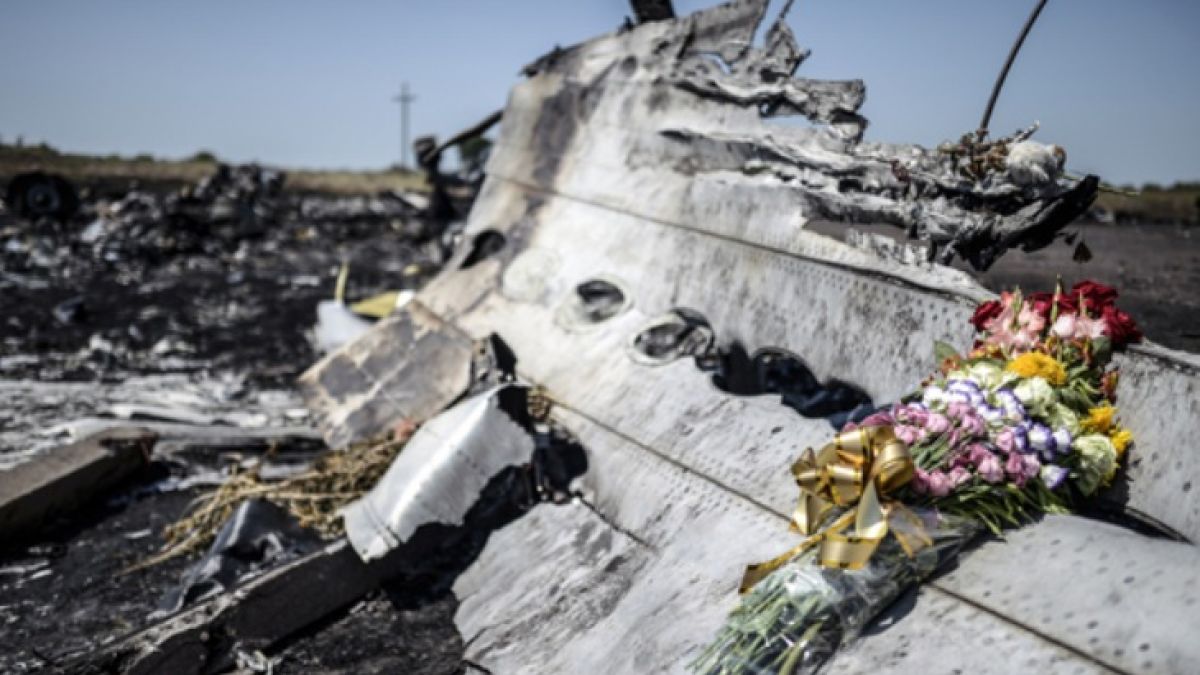 Би Би Си с експлозивна версия: ЦРУ е взривило с 2 бомби малайзийския Боинг, за да обвини Русия и Западът да ѝ наложи санкции