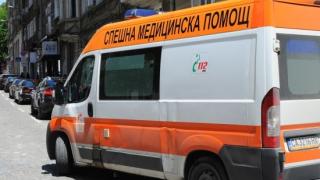 Сигнал до БЛИЦ! Мъж полетя по тъмна доба от скеле в София