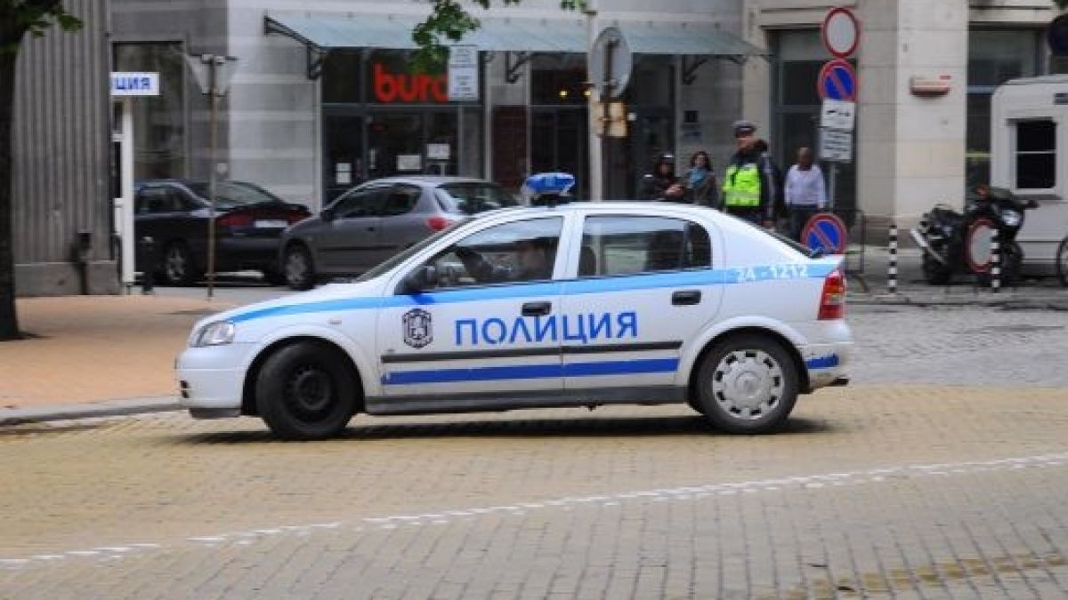 Сигнал до БЛИЦ! Столичанка лежи неподвижно на централно кръстовище след удар от кола