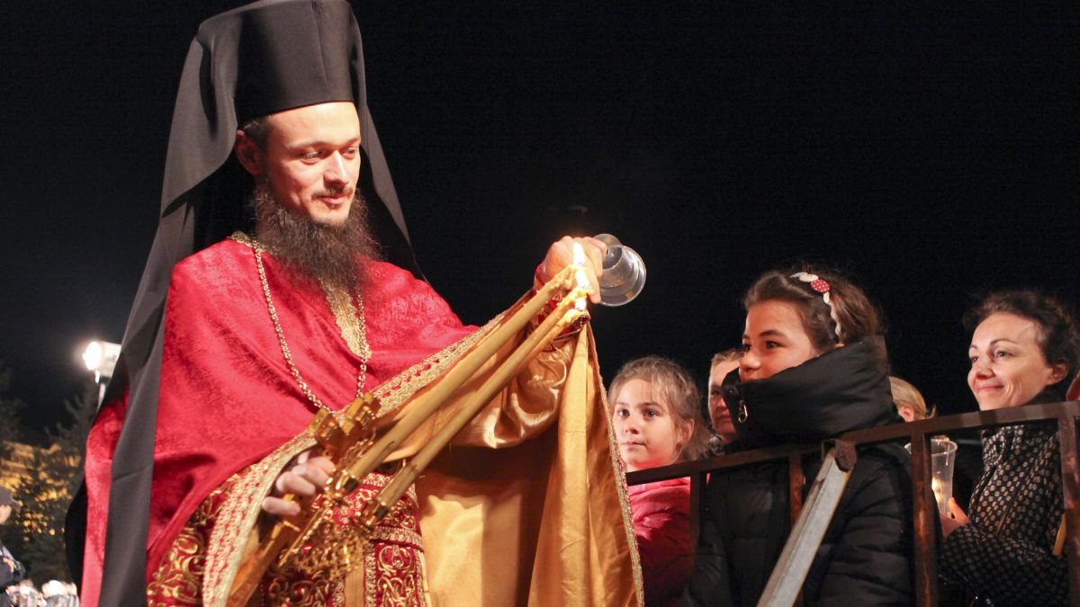 Светия синод за Дионисий: Със забрана за богослужения от 2017 г. е