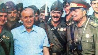  Бай Тошо лично надушил и заковал шпионина Иван при другарска сбирка