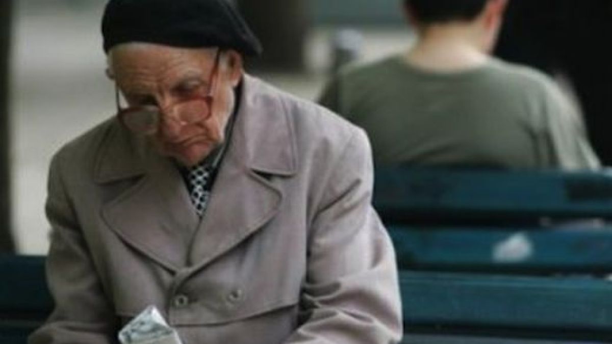 КЗП с важна информация за възрастните хора при подписването на договори с мобилните оператори 