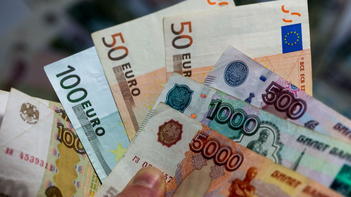 Руските банки започнаха да се запасяват с китайски юани 