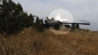 Уникално ВИДЕО: Очевидци заснеха рикошет на противотанкова ракета в танк в Сирия (ВИДЕО) 