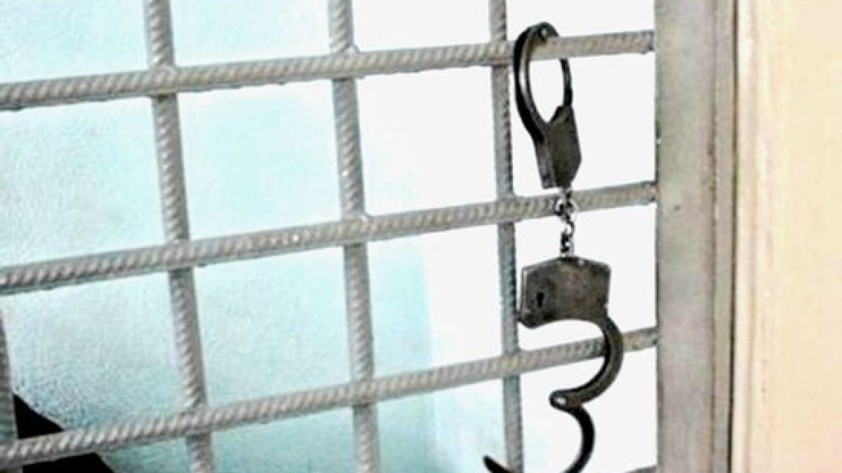 Пияна потроши кафене, прасна собственика със саксия
