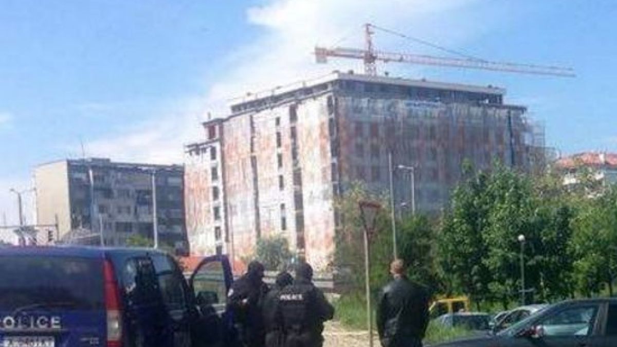 Белезници: Натръшканата в Бургас банда се движила с Хонда със софийска регистрация 
