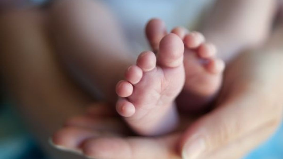 Шок! 70-годишна жена роди първото си дете (СНИМКА)