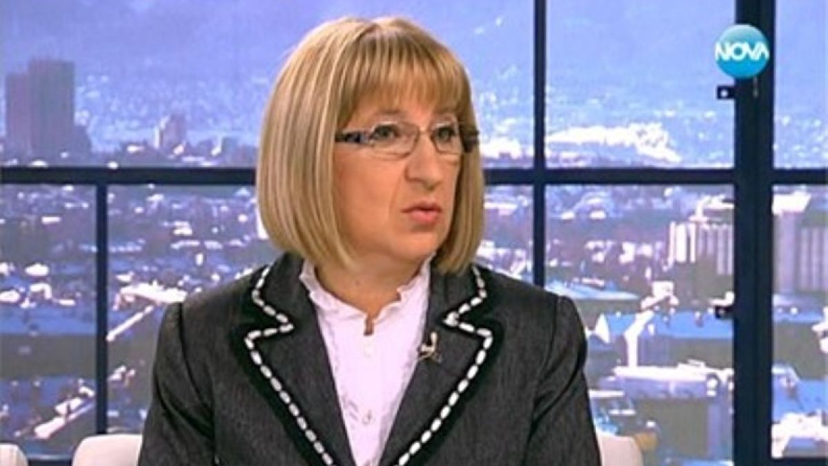 Цачева прогнозира: Много вероятно е да има избори 3 в 1 - президентски и 2 референдума