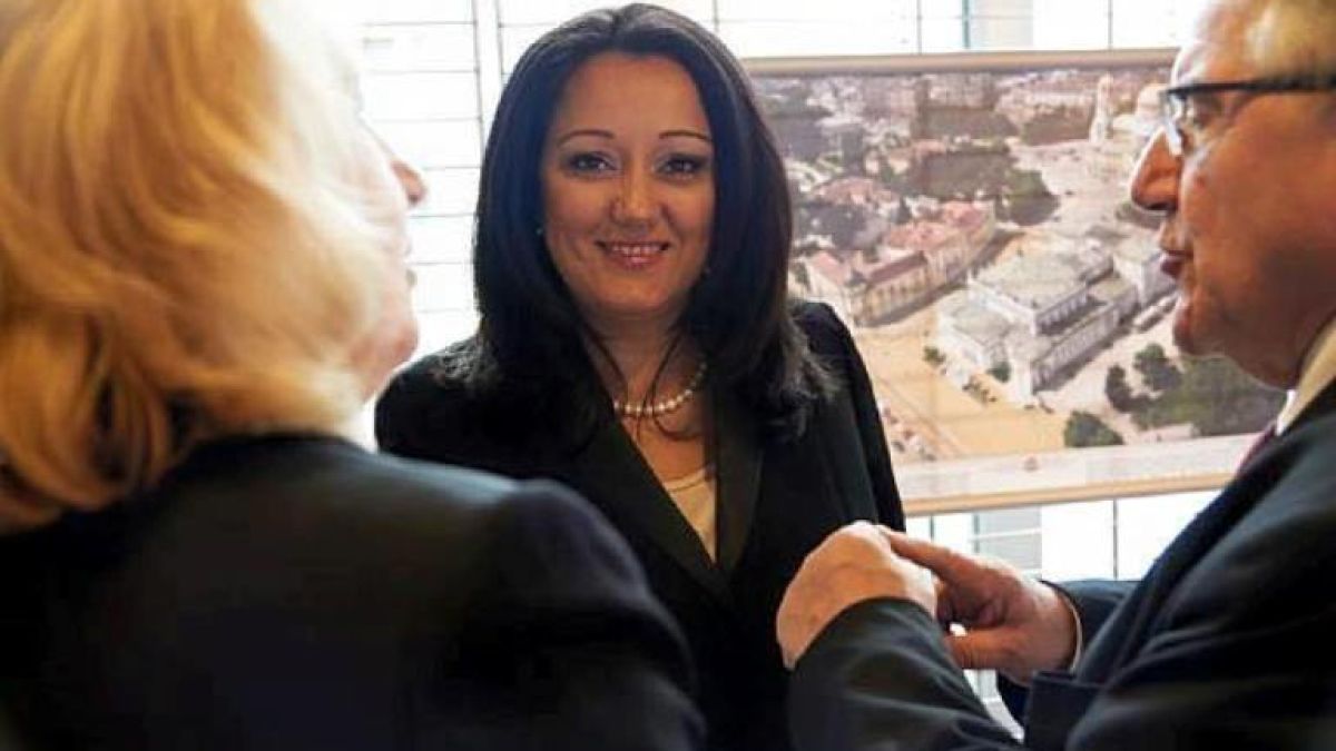 Павлова призова: Карайте бавно, ремонтираме цяло лято!